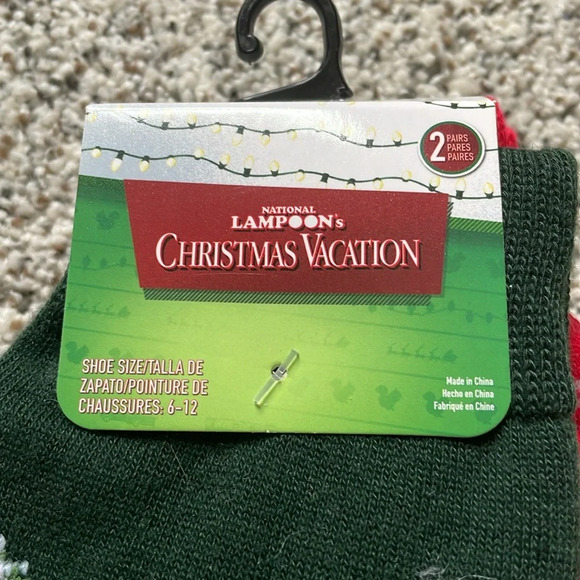 A Pair of National Lampoons Christmas Vacation Socks. Size 6-12 Green, Red New! - Picture 2 of 5